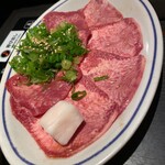 Yakiniku Juntei Mukonoso Ten - 塩たん　ペラペラじゃなく厚みもしっかり。良い脂！