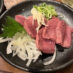 和牛焼肉 神楽坂 牛ます - 【低温調理】黒毛和牛の「極きわみ」レバ刺し