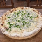 Sakana to Napoli Pizza  BISTRO HAMA TIME - しらすのピッツァ