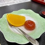 オロフレ荘 - デザートのオレンジゼリーとトマト饅頭