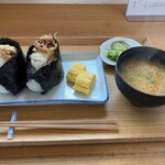 246034236 - シンプルにおにぎり定食を注文。お米は福井県産のお米を使用してます。