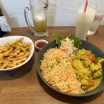 Sri Lanka Restaurant SENKADAGALA - ホタテシーフードライスとフライドポテト