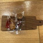 YAKITORI chujo - 席料に付くお菓子？