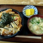 そば処 三徳 - バホそばドン丼。お味噌汁がこれまた美味しいんだわぁ♡