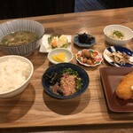 肉八 - 日替わり定食800円