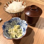 とんかつ@ - 白米(いちほまれ)、お味噌汁、お漬物