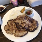 にく家のカレー - ハンバーグ2枚で600g   ライス250g