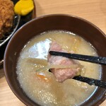 Tonkatsu Aoki Tsukisamuten - 豚汁には切り落としの豚肉！