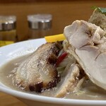 麺や遊大 - 豚バラ、鶏腿のWチャーシュー