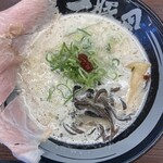 熟成豚骨ラーメン 一豚舎 - 屋台豚骨ラーメン 759円