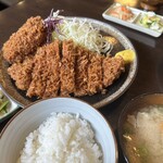 とんかつきむら - 定食全容（ご飯少なめ）