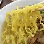 もつ煮込・ラーメン伊藤商店 - 特性もつ煮ラーメン   平打ち縮れ太麺