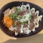 ROCKET CAFE - 角煮と温玉そぼろご飯