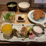 えびす - 料理写真:シンプルセット（主菜は、①ホタテ貝柱フライと③国産豚ヒレカツを選択）