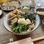 お蕎麦 結 - 〆の蕎麦は、初の田舎おろしぶっかけ　結の美味しい田舎蕎麦に野菜天、蒲鉾、辛味大根おろしと薬味が乗っている結オールスターのオールインワンな冷かけ　大変に旨い！そして、食べ応えあり！とても良い！