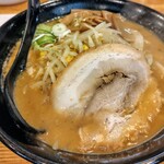 北海道らーめん 月形 - 料理写真:月形味噌ラーメン990円税込み。