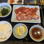 黒毛和牛焼肉・生ホルモン 三代目 てが利 - 