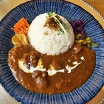 SIESTA - 料理写真:採れたて青森りんごカレー　880円