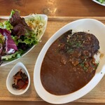 Restore cafe ariadone - ハンバーグカレー、+50円でサラダ倍！