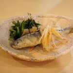 Kushiageya Sanmonji - 三品目は春菊と子持ち昆布のお浸し、小鮎の南蛮漬け