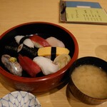 Kin Zushi - ランチのにぎり一人前としじみの味噌汁