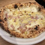 Pizzeria Tararri - ビアンカベーコン＆クワトロフォルマッジ