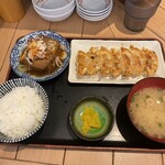 Gyoza no Tacchan Nakasu Kawabata Ten - 肉豆腐と餃子鍋930円