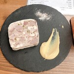 タップ ルーム ビア コタン - 豚タンと青唐辛子のテリーヌ。いいお味。見た目以上に食べ応えあり。