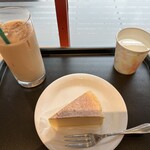 CAFFE VELOCE Toyochoten - ロイヤルミルクティーとベイクドチーズケーキ