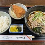 玉扇 - 肉うどん定食