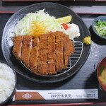 おかやま食堂 - 料理写真:上ロースカツ定食1,980円