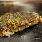 お好み焼き松ちゃん - 粗みじんのキャベツがしんなりして甘くてうまい