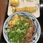 丸亀製麺 - 焼き立て肉ぶっかけうどん（並）790円