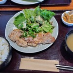 産直の魚貝と日本酒・焼酎 和バル 三茶まれ - 週替り定食900円（ごはん大盛り無料）