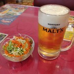 Indian Restaurant New Karika - ランチ生ビールとカレーにセットのサラダ