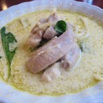 Bangkok - 白くてしっかり辛いグリーンカレー。ほろほろ柔らか鶏肉も超ボリューミー