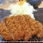 とんかつ 神楽坂 さくら - 「ゆめの大地豚 厚切りリブロースかつランチ（２３０ｇ）」のメイン