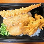 Hanamaru Udon Tsurumi Ekimae Ten - よくばりうどん弁当　690円