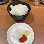 横浜家系ラーメン大和家 - ライス食べ放題、セルフ薬味