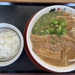 Ramen Yokozuna Hirakata Ten - 煮込みバラ肉ラーメン（並）940円＋ランチ白ごはん（小）50円