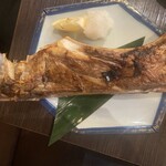 Nakaochi 100 Yen no Izakaya Maguronchi Takadanobabaekimaeten - マグロカマ塩焼き