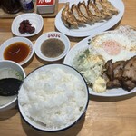 京都餃子 テツノイタ - 料理写真: