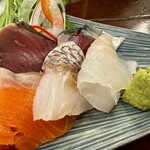 Kaki to Sushi Umi no Okite - 刺身五点盛り　一切れずつが嬉しい