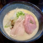 ラーメン 感動の鶏虜 - 