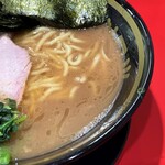 ramen chokushanikkou - 見た目よりはライトなバランスのスープ。