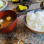 彦 - 味噌汁　ごはん　漬物