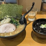 横浜ラーメン てっぺん家 - 