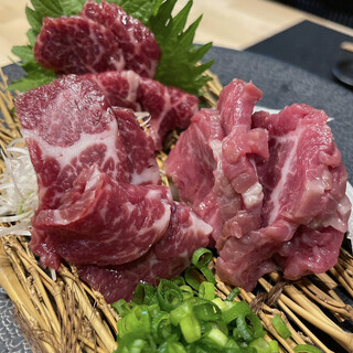 Enjoy a wide variety of dishes featuring pure domestic horse meat from Kumamoto Prefecture