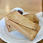 CAFE LE PIN Oobu Ten - 厚切りトーストに変更・黒糖パン