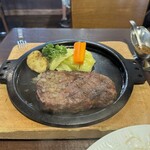 Sumibi Yaki Restaurant Buru - 数種類から選べるソースは「オニオンソース」を選択｡少し焼きが甘くて〝増し焼き〟していただく｡食べ応えあり｡